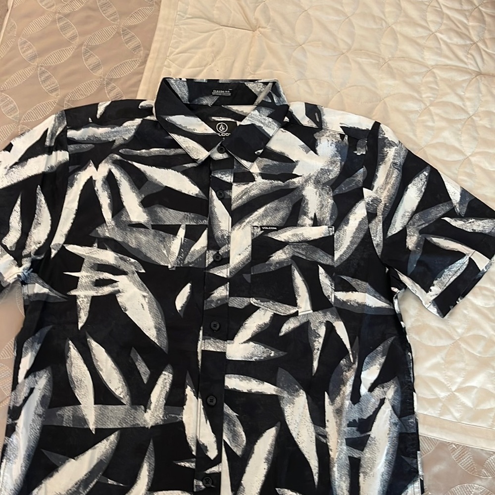 Volcom shirt